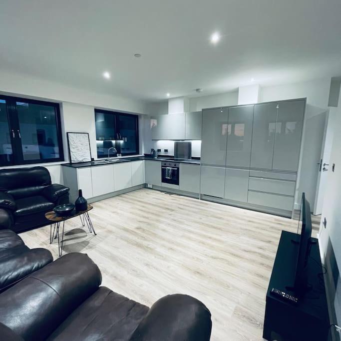 New One Bedroom Luxury Apartment In Solihull Exterior foto