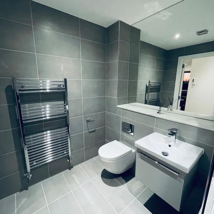 New One Bedroom Luxury Apartment In Solihull Exterior foto